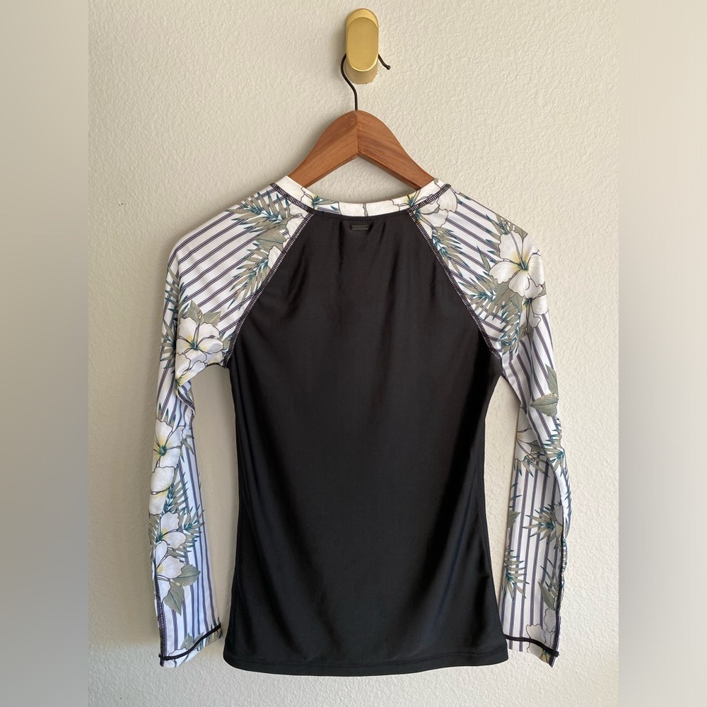Volcom Long Sleeve UPF 50 Rashguard - small - Picture 2 of 7
